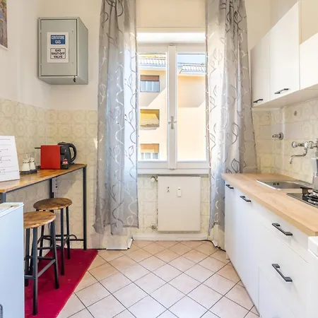 - A 10 Minuti A Piedi Dal Teatro Ariston Apartment