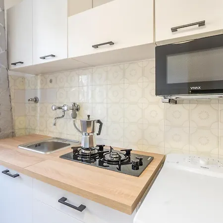- A 10 Minuti A Piedi Dal Teatro Ariston Apartment